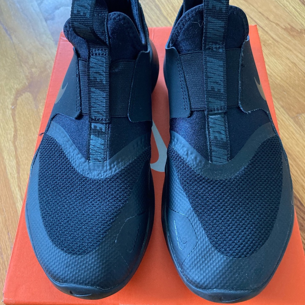 Boys Nike Flex Runner (GS), size 4y
